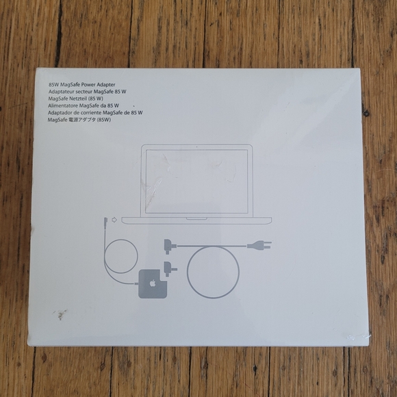 Apple 85W MagSafe Power Adapter (for 15- and 17-inch MacBook Pro) - Picture 2 of 2